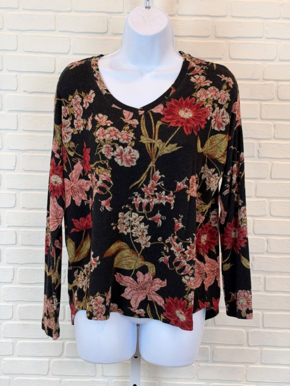 Well Worn Blouse Floral Knit V-Neck Black S